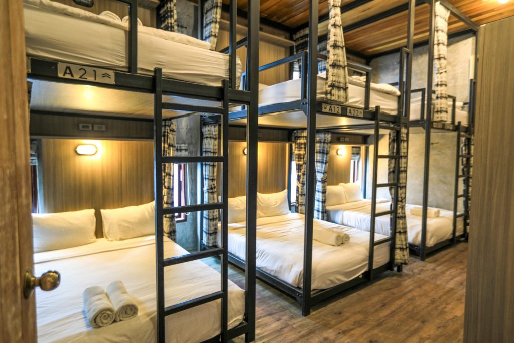 ห้องพักรวมเตียงคู่ 2 ชั้น (Double Bunk Bed Mixed Dorm) ที่ เดอะชิค หลีเป๊ะ (The Chic Lipe)